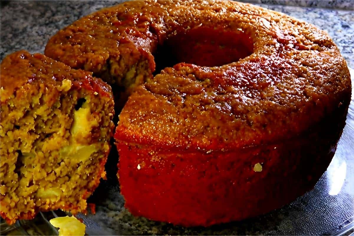 Bolo integral de aveia com maçã levinho e molhadinho sua família vai adorar