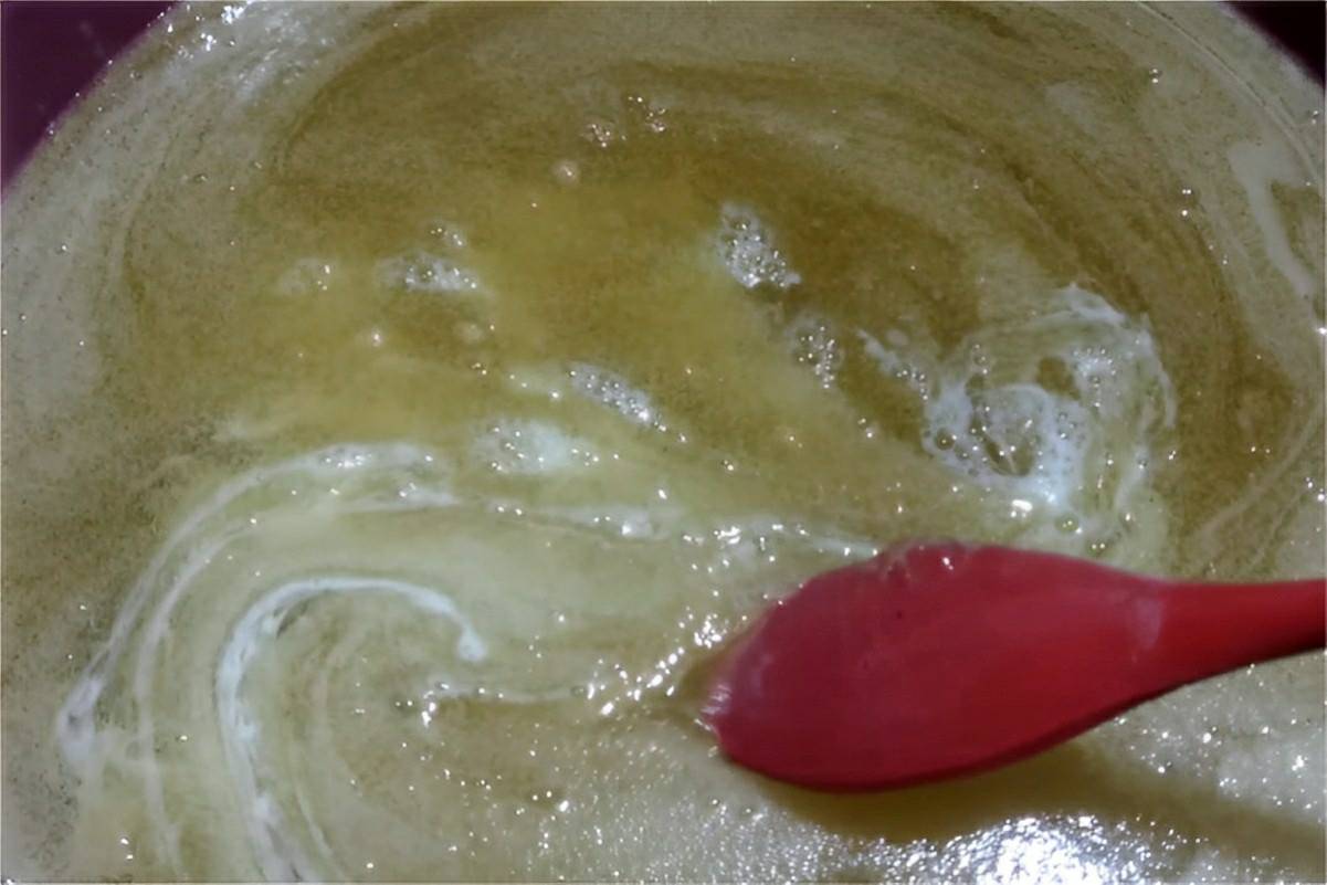 Detergente caseiro feito com apenas 3 ingredientes limpa e desengordura sem esforço
