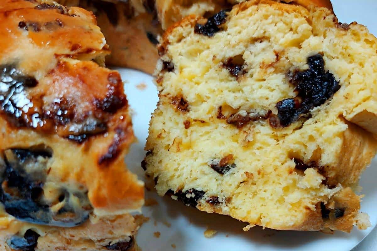 Panetone na forma bolo muito simples de preparar e fica uma delícia