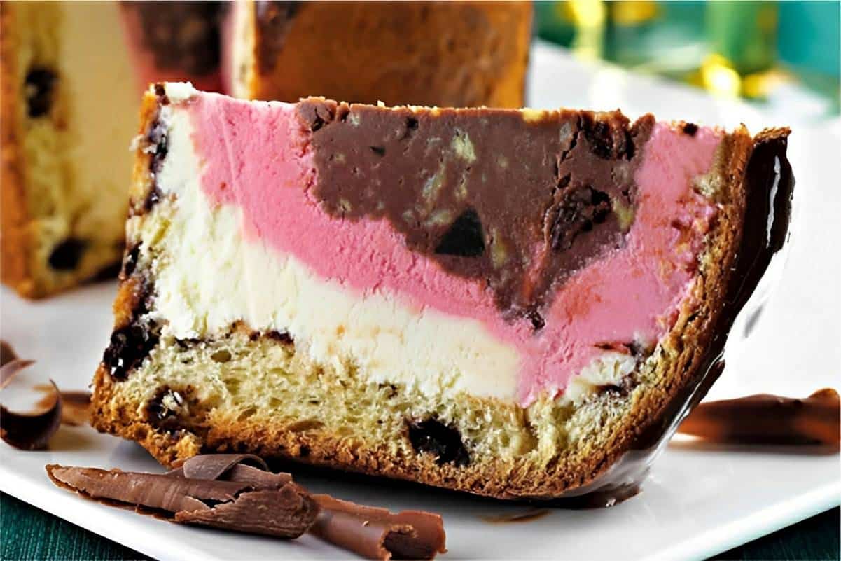 Panetone recheado com sorvete uma sobremesa simples e deliciosa para o natal