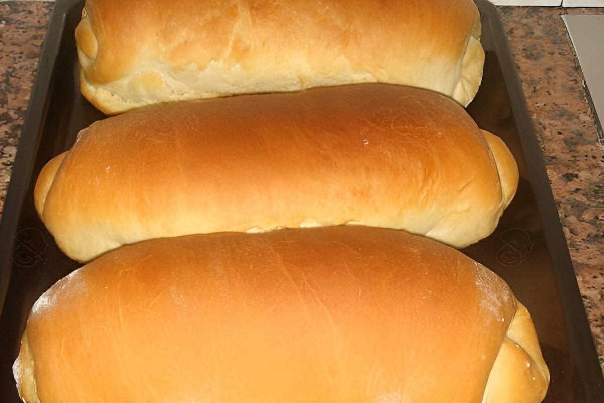 Pão caseiro simples fofinho e macio perfeito para o seu café da manhã ou lanche da tarde