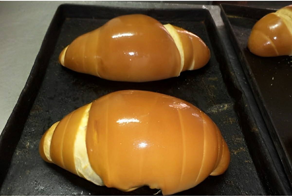 Pão caseiro tradicional bem fofinho e macio um pão que derrete na boca perfeito para o café