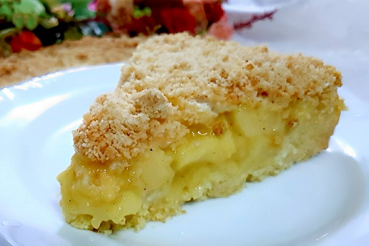 Torta de maçã com farofa doce fácil e deliciosa perfeita para sobremesa ou lanche da tarde