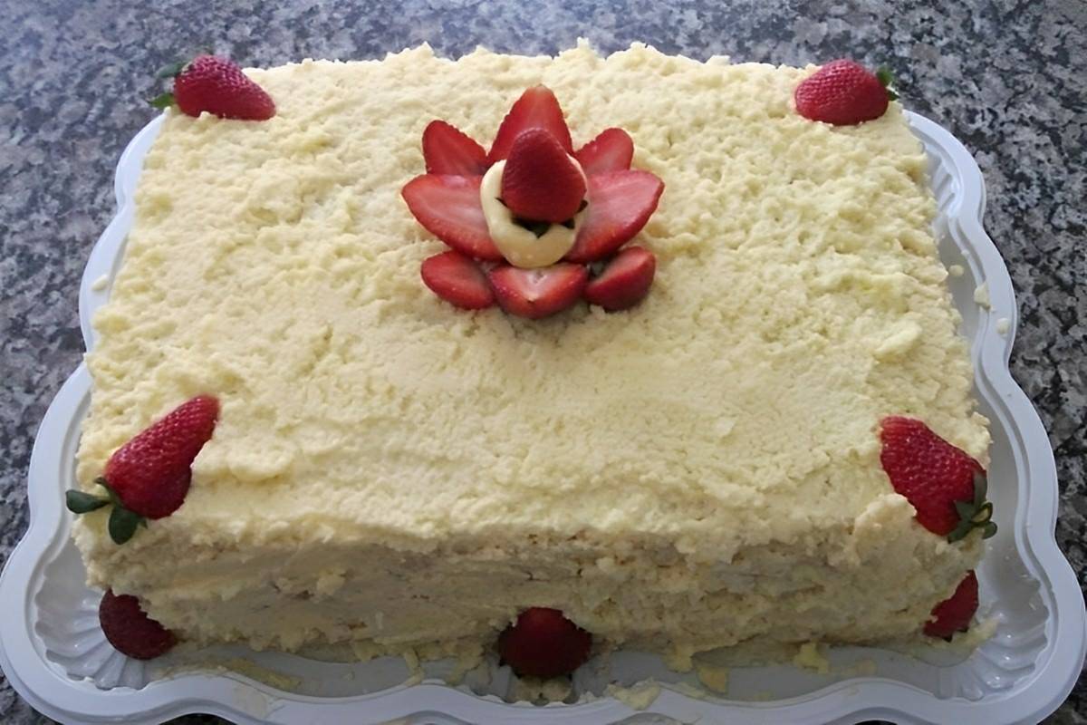 Torta de morango de natal uma sobremesa simples e prática que vai surpreender sua família