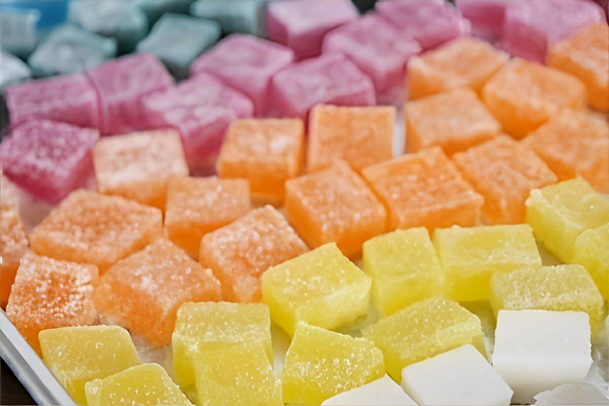 Bala de gelatina caseira ideal para fazer junto com as crianças na cozinha elas adoram