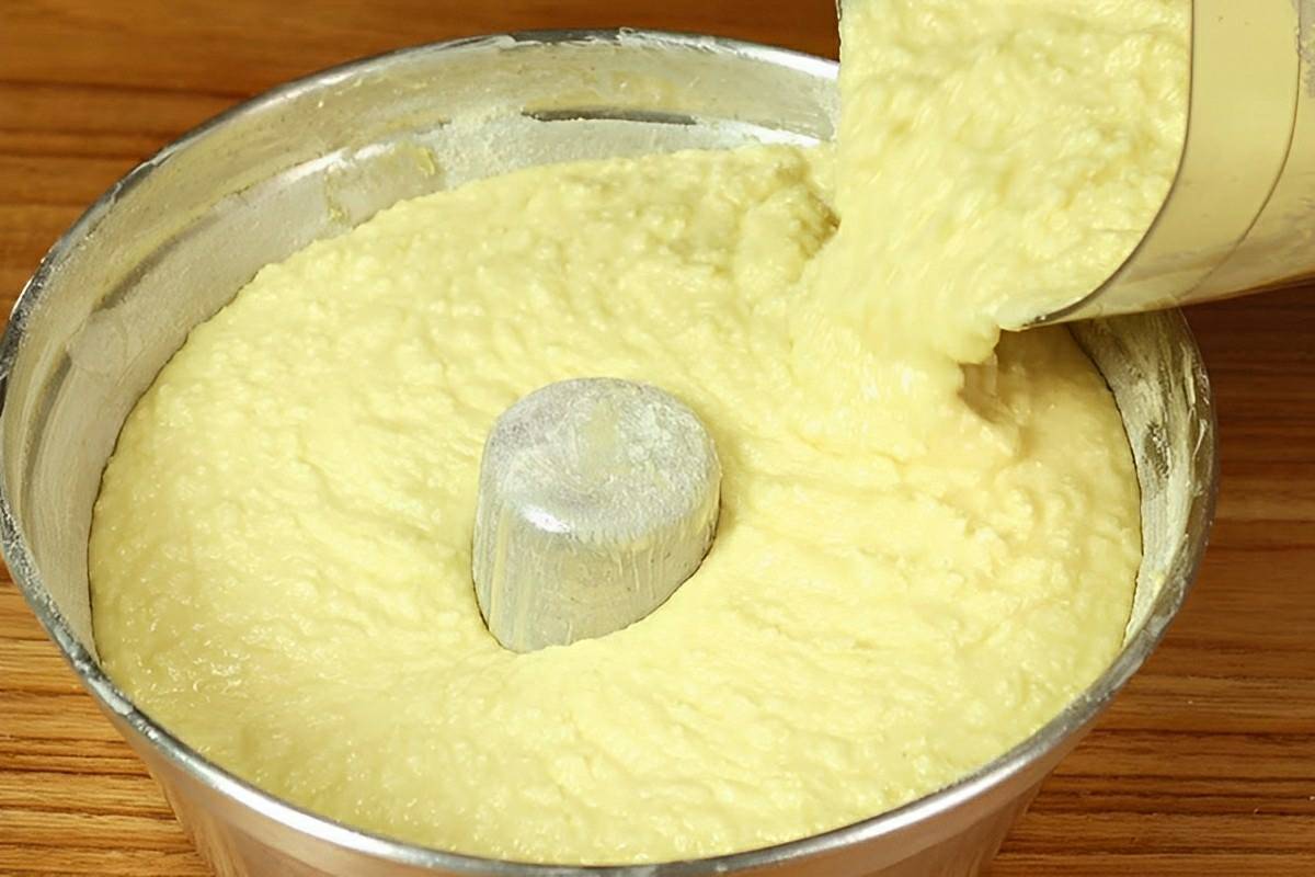 Bolo de aipim ou mandioca de liquidificador é só bater os ingredientes colocar na forma e assar