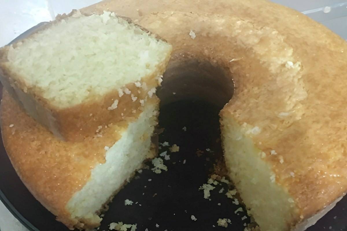 Bolo de arroz cru sem farinha receita simples e fácil perfeita para o café ou lanche