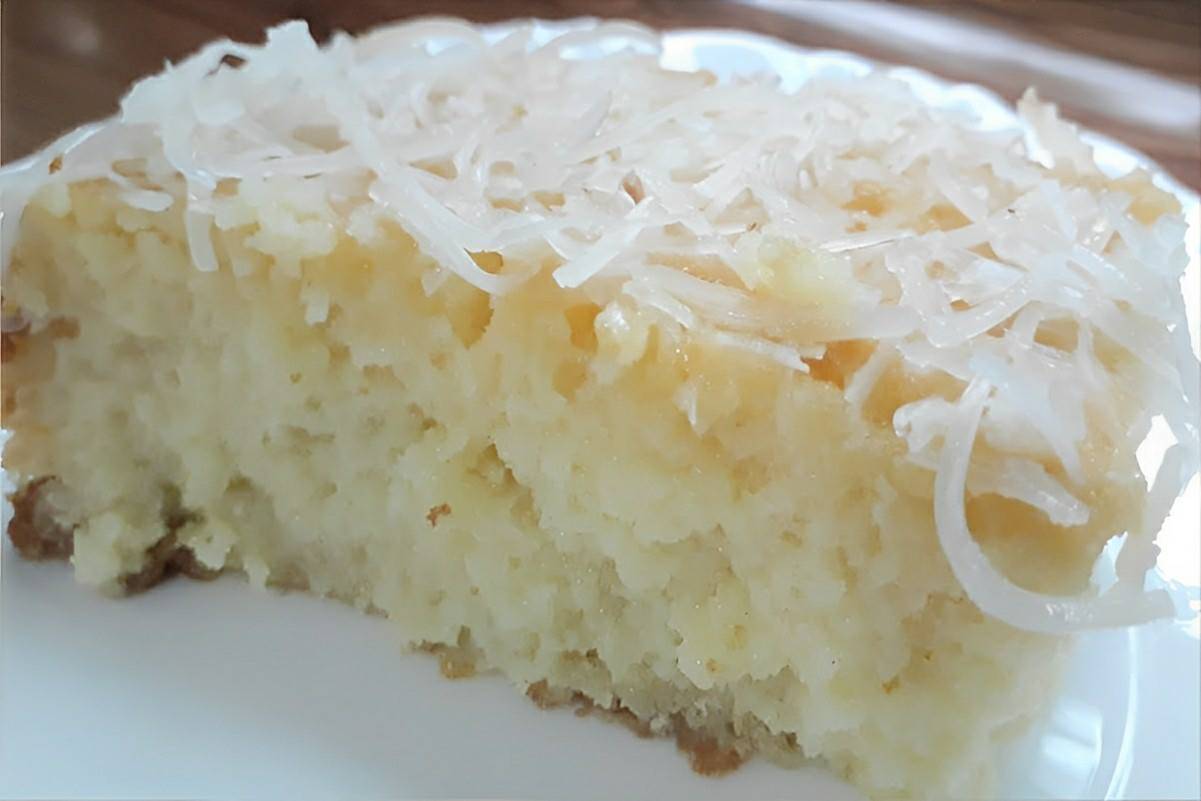 Bolo de coco molhadinho pra servir gelado como bolo de festa ou como sobremesa
