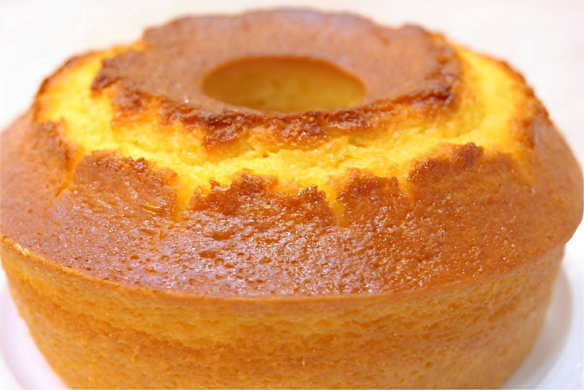 Bolo de laranja em 3 minutos fofinho e molhadinho feito com calda de laranja