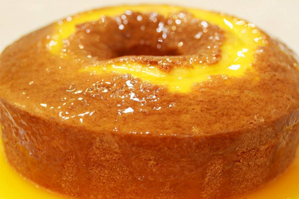 Bolo de laranja macio e molhadinho perfeito para servir no lanche ou no café