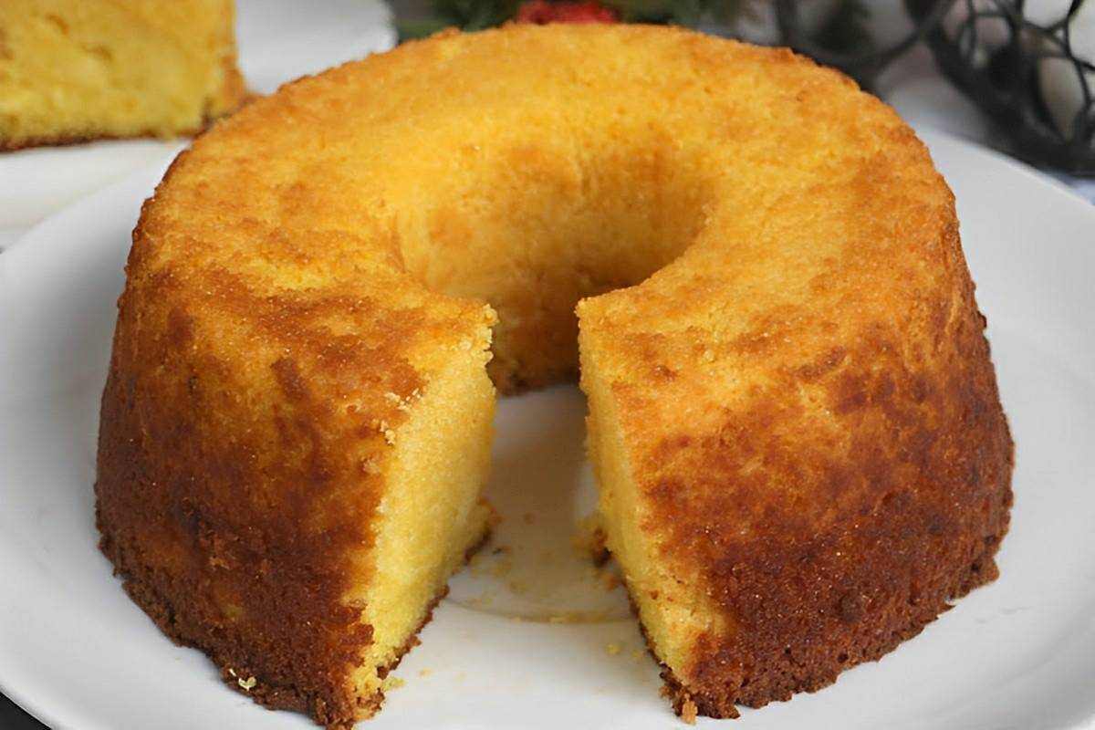 Bolo de laranja sem leite e sem farinha feito no liquidificador uma delícia para lanche ou o café