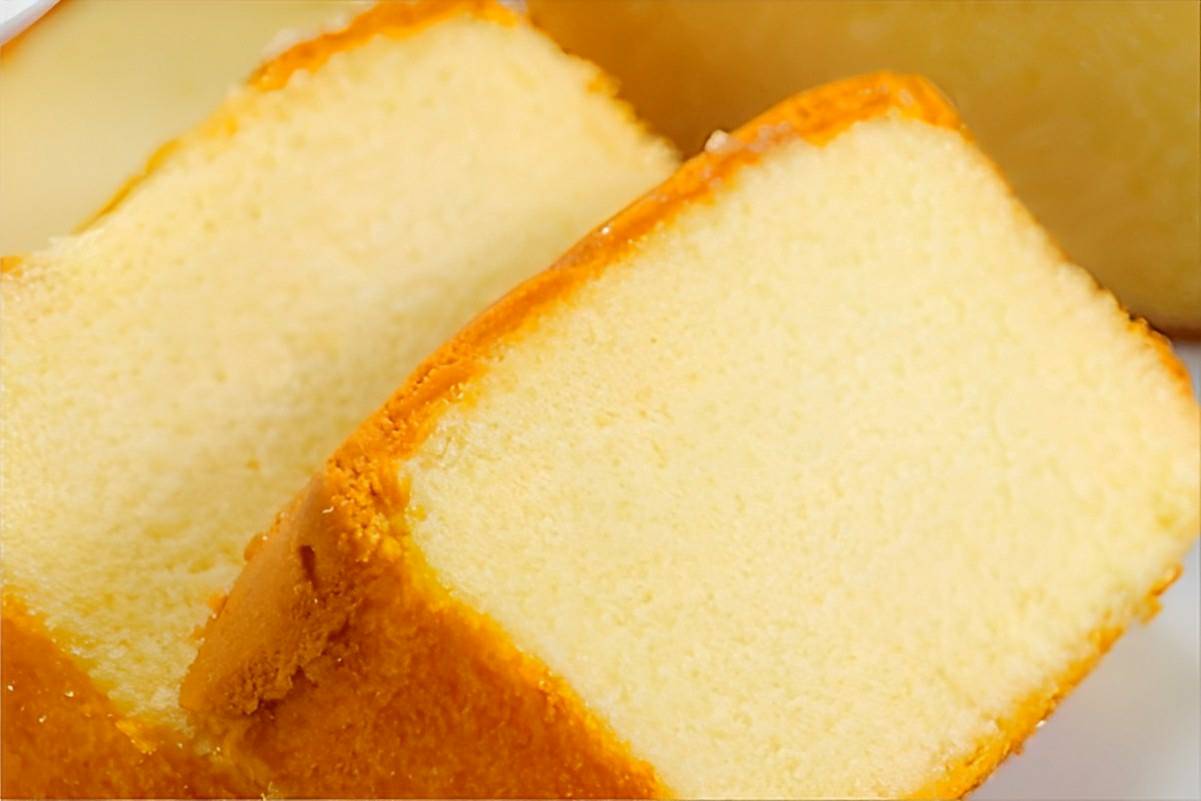Bolo de manteiga macio e fofinho que derrete na boca e é muito fácil de fazer