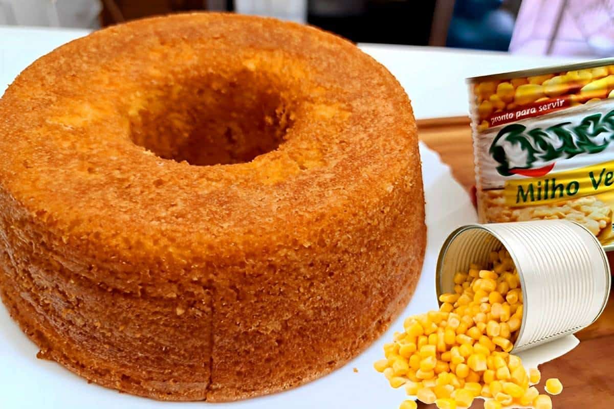 Bolo de milho de latinha feito no liquidificador basta bater os ingredientes e assar
