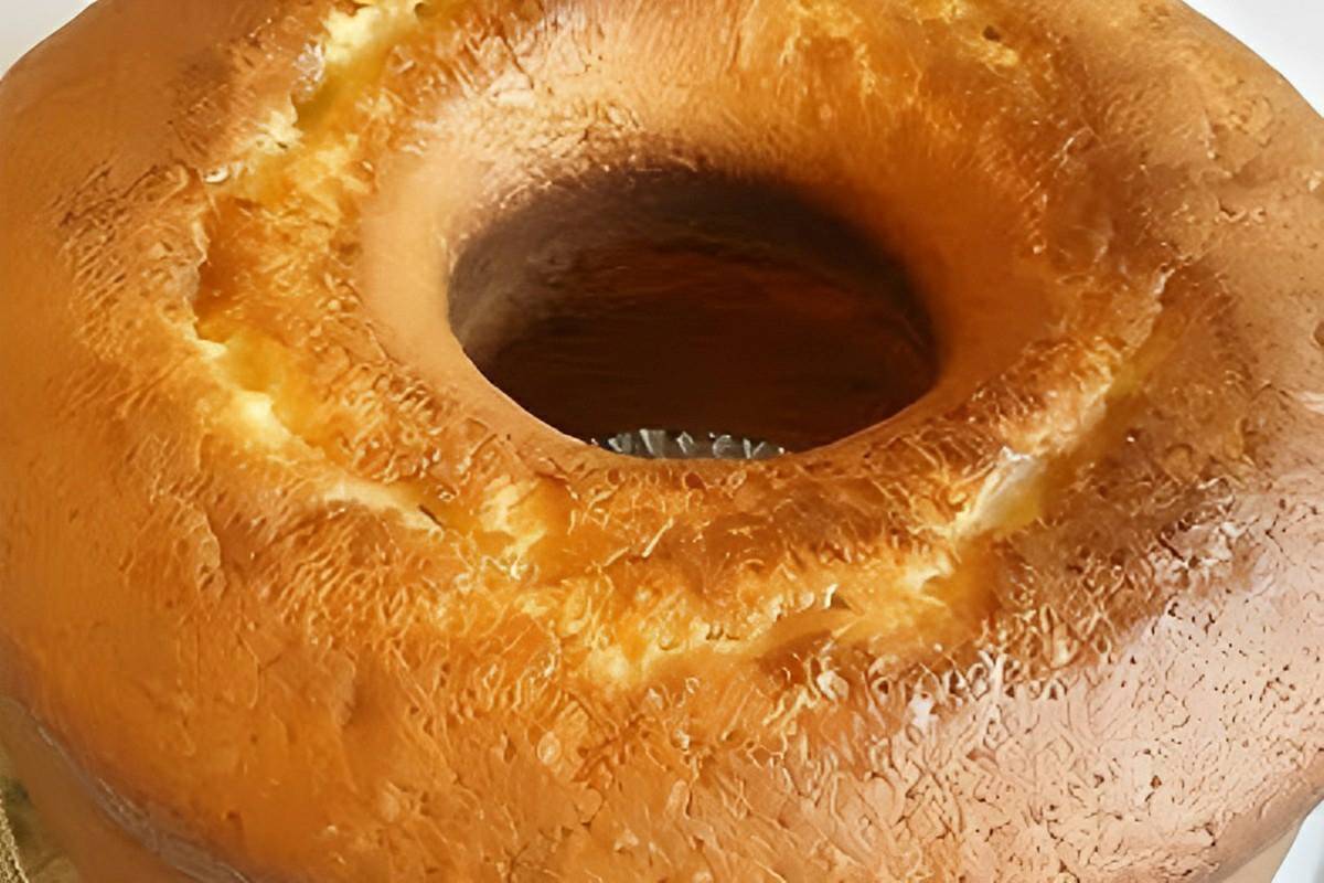 Bolo de trigo simples da vovó perfeito para servir no café da manhã ou lanche da tarde