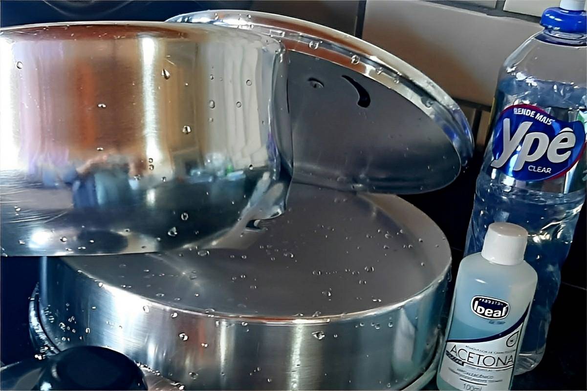 Misturei esses produtos e fiz um poderoso brilha alumínio caseiro que deixou minhas panelas novas
