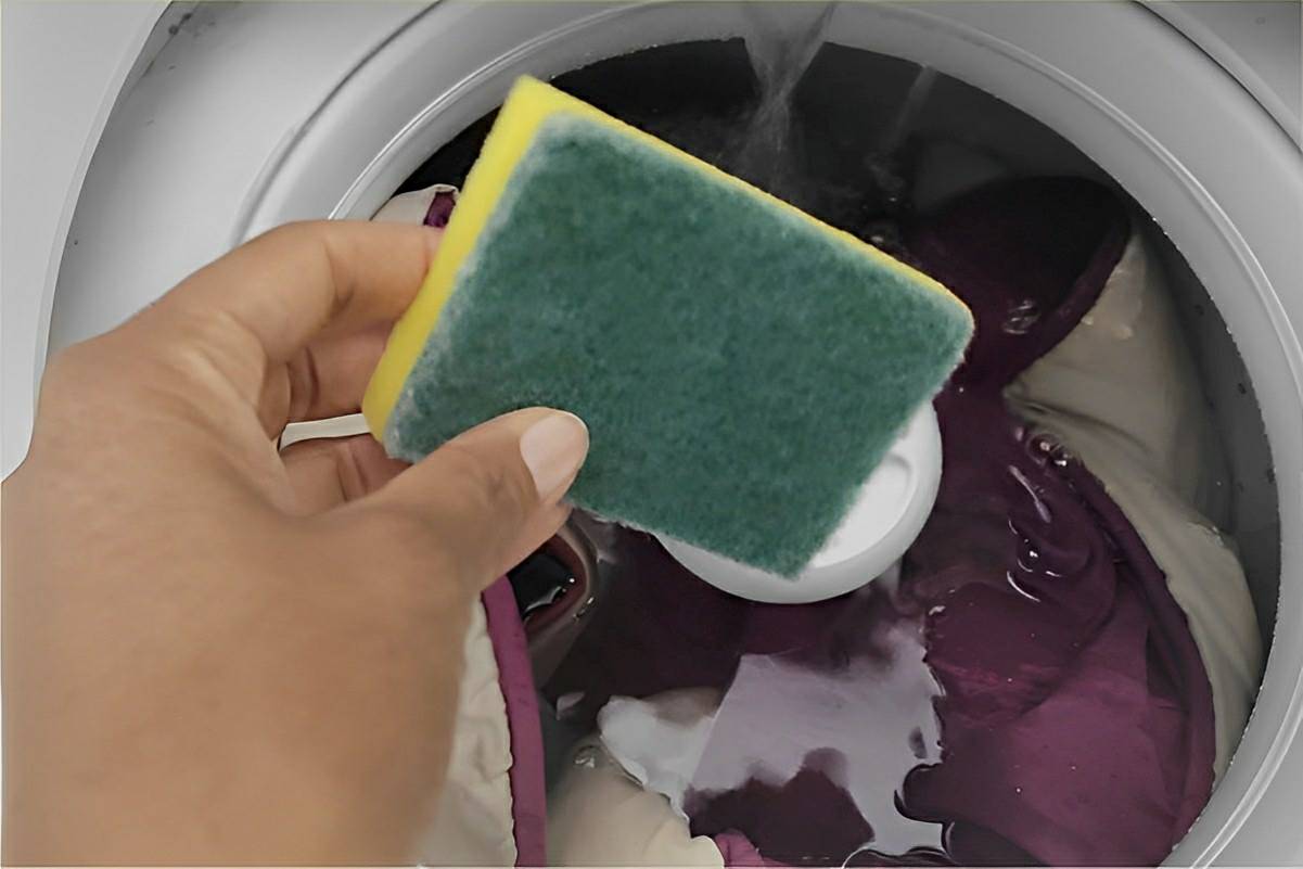 Você vai se surpreender com essa dica caseira para acabar com os fiapos e pelos das roupas