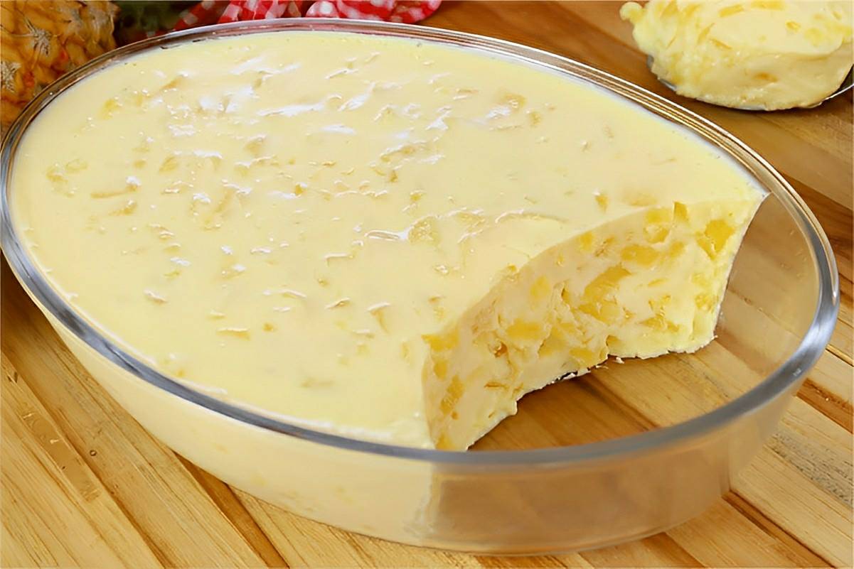 Geladão de abacaxi super cremoso e de um jeito bem simples de preparar no seu natal