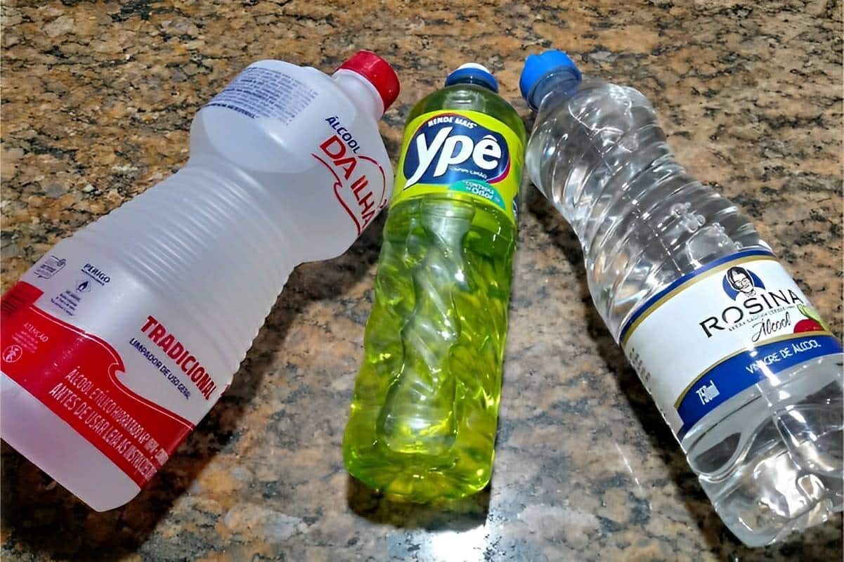 Misturei álcool detergente e vinagre e fiz um poderoso limpa vidros caseiro