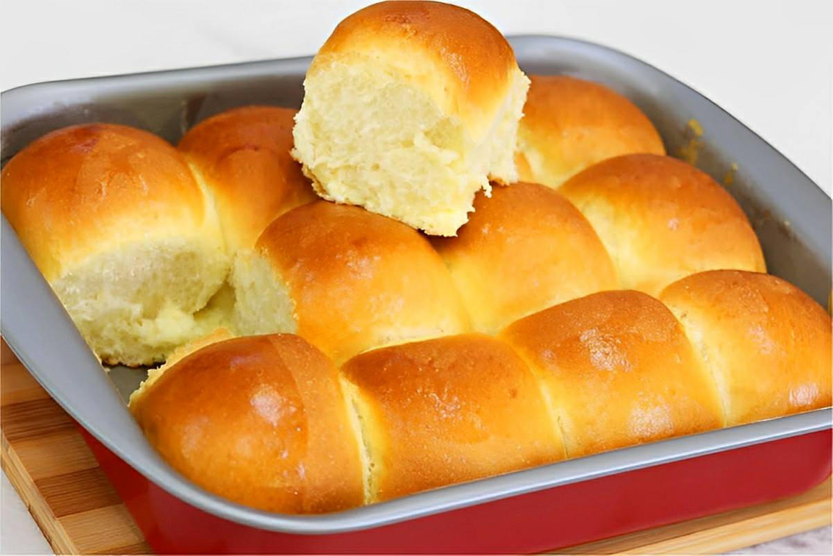 Pão caseiro bem fofinho com ingredientes que você tem em casa perfeito para o lanche ou o café