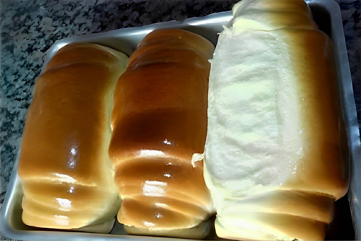 Pão caseiro macio e fofinho uma receita bem fácil para você ter um pão quentinho no seu café
