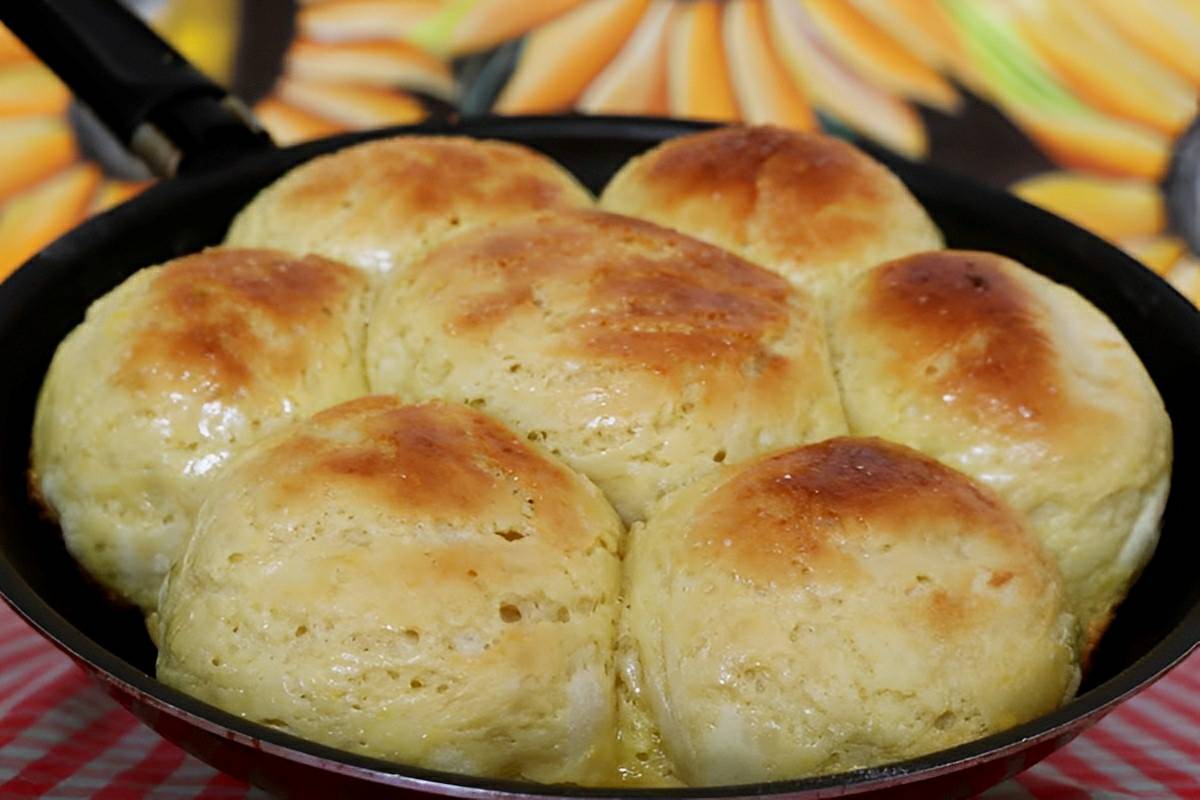 Pão de frigideira fica pronto bem rápido e é perfeito para o seu café da manhã ou lanche