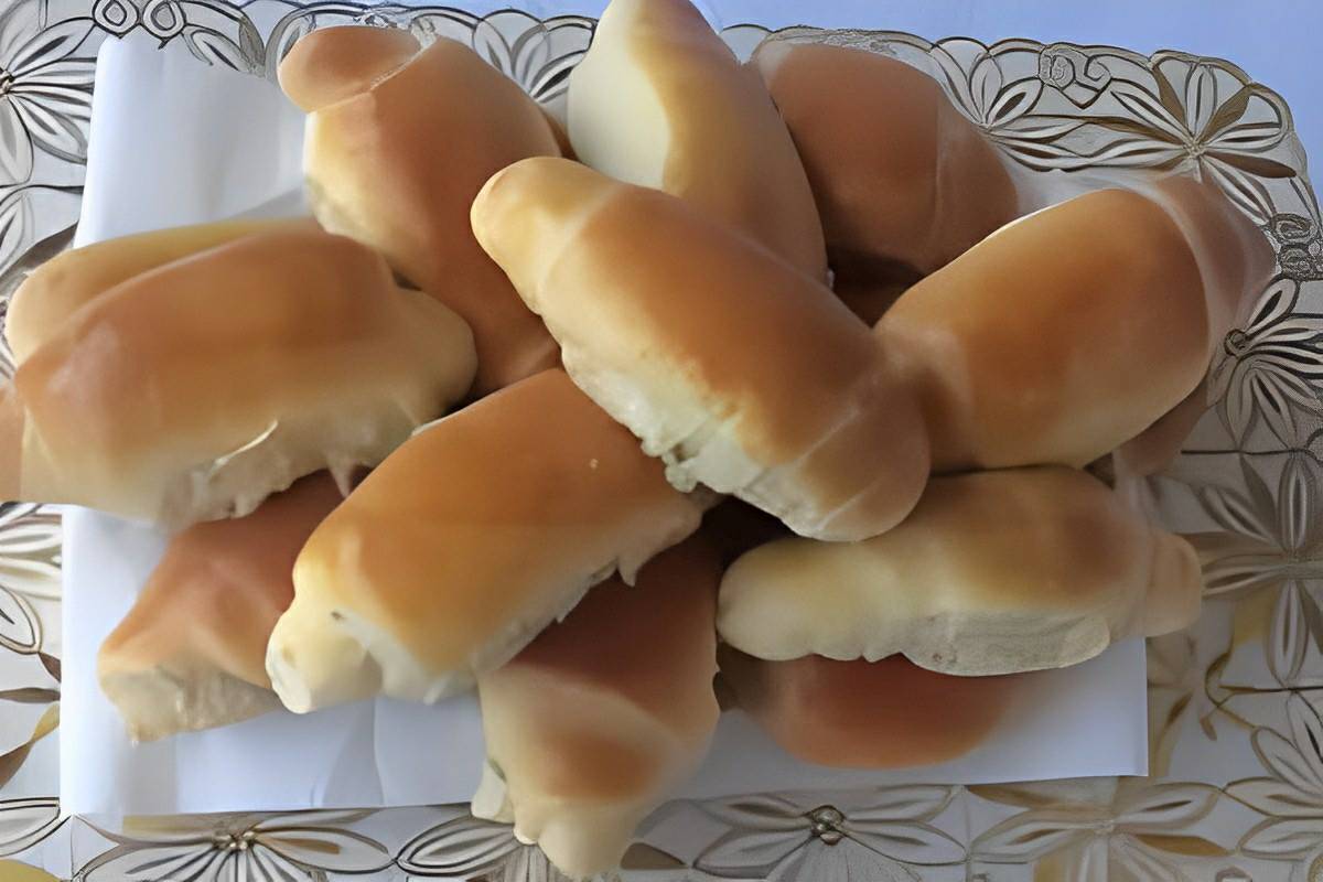 Pão de minuto ele fica pronto bem rápido e não precisa sovar fica fofinho e saboroso
