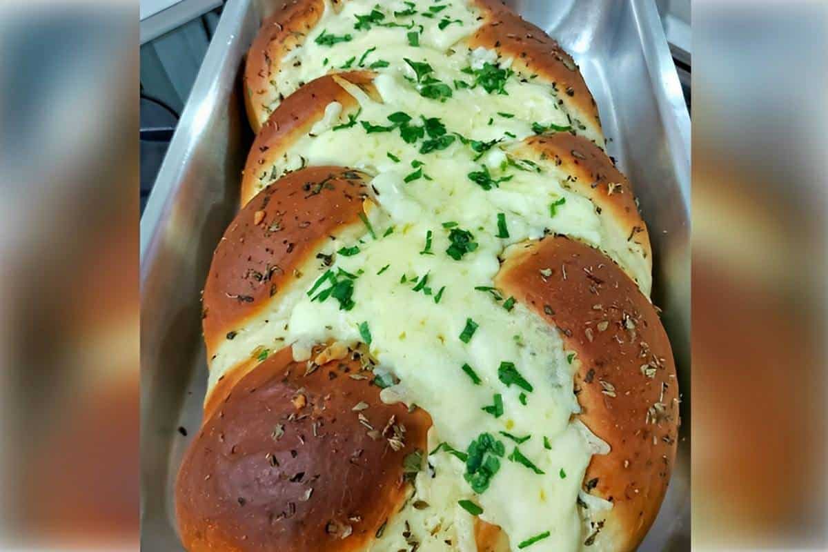 Pão de requeijão caseiro um lanche delicioso simples e fácil de preparar
