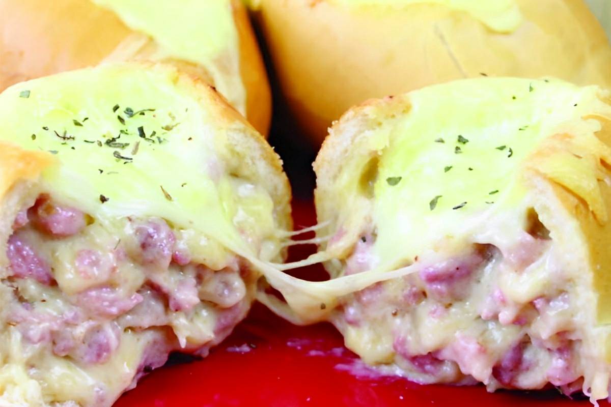 Pão recheado com queijo e linguiça um lanche rápido e delicioso para qualquer dia da semana