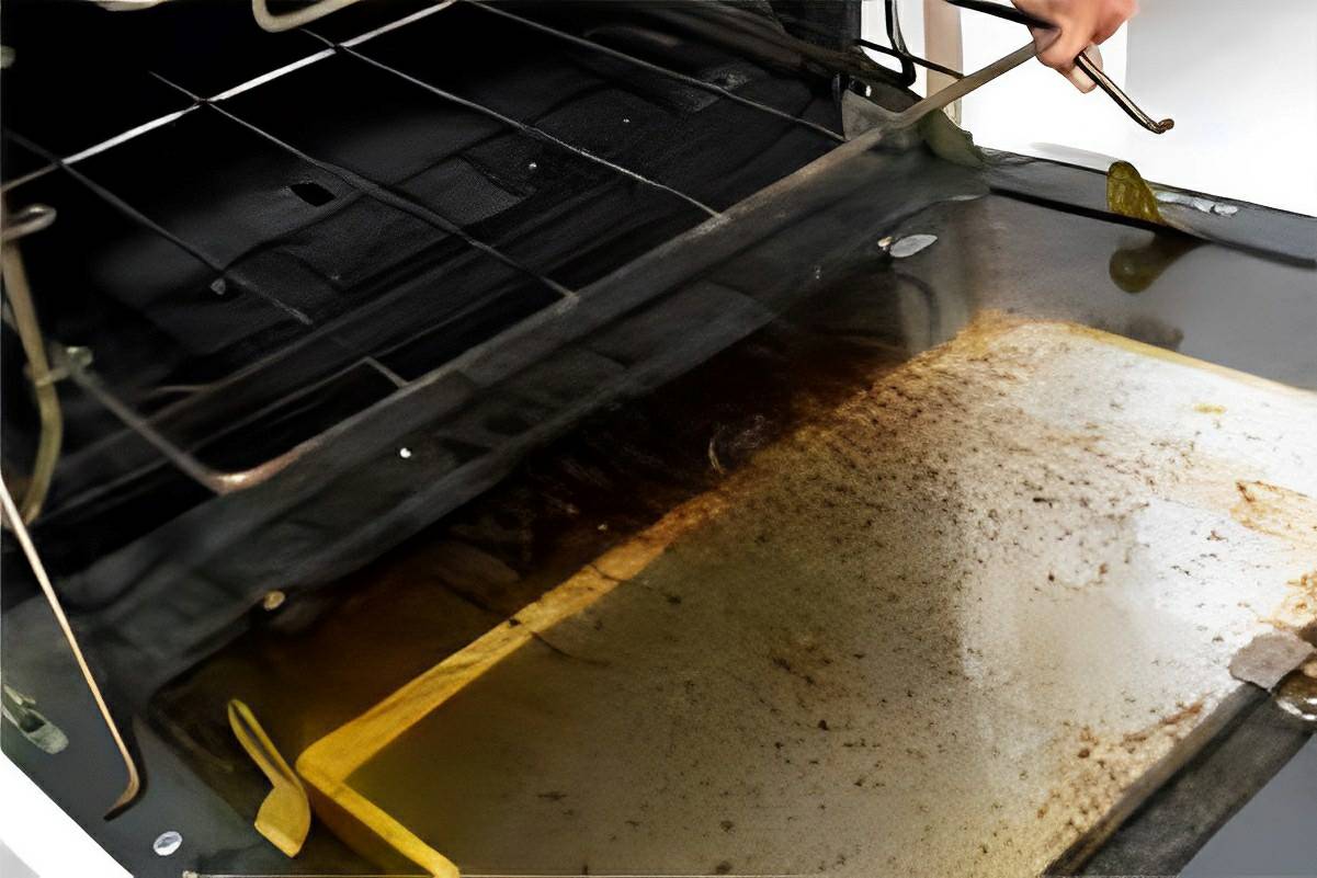 Pasta limpa fornos caseira que removeu toda gordura e deixou meu forno brilhando