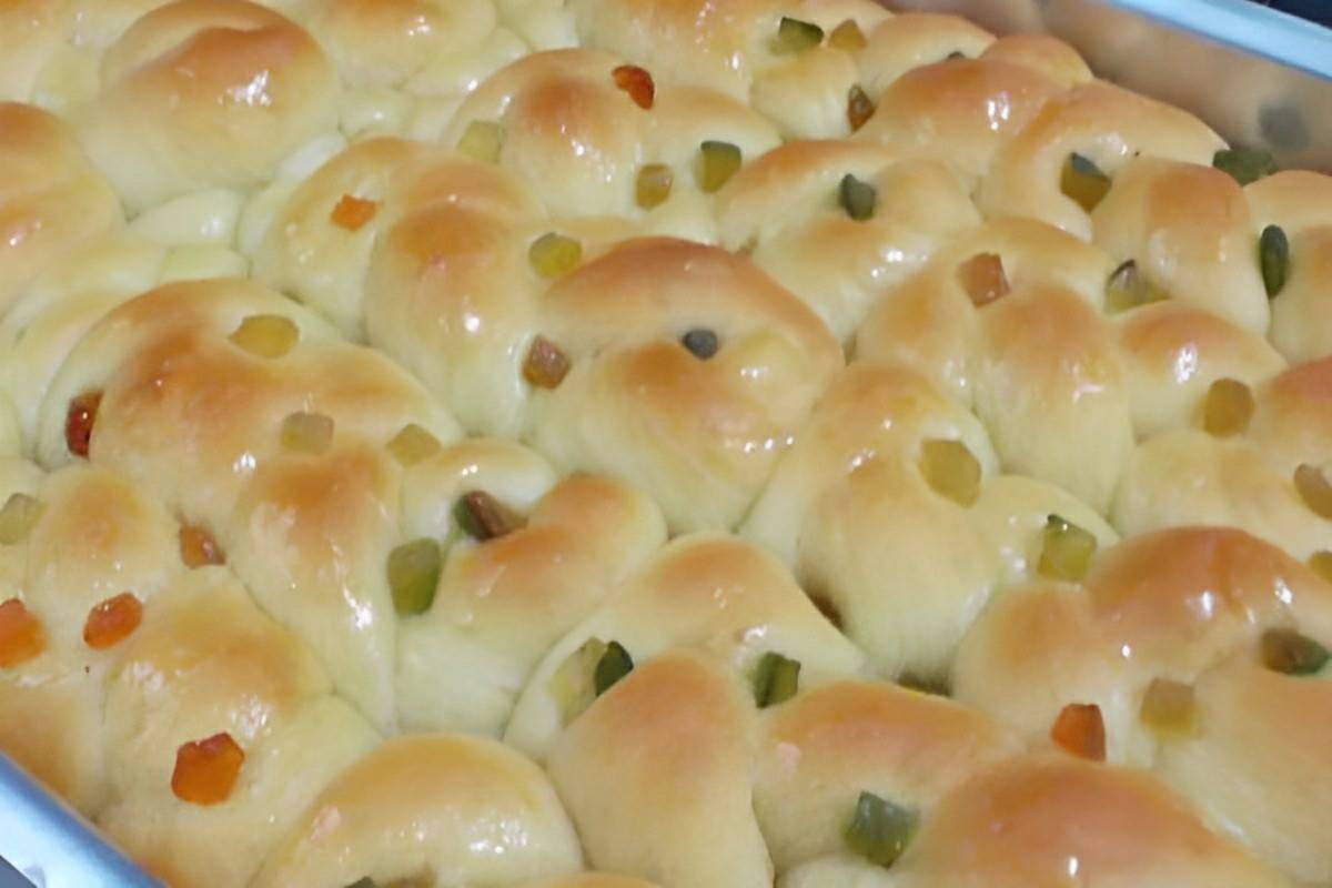 Rosquinhas de leite condensado com frutas cristalizadas para servir com café ou chá