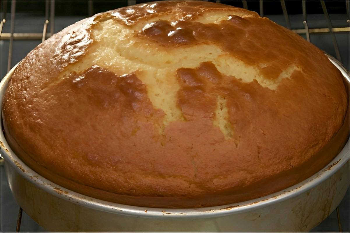 Bolo de água um bolo macio e fofinho que leva água ao invés de leite fica perfeito