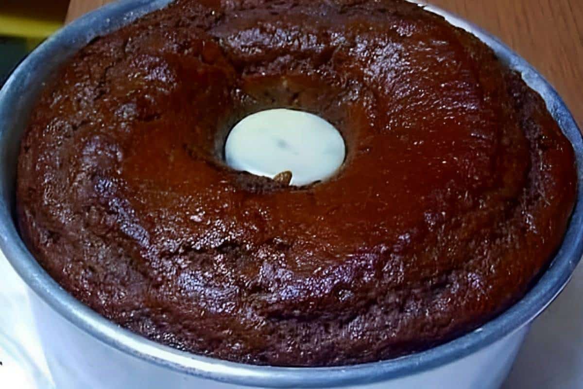 Bolo de chocolate fofinho de liquidificador muito simples e fácil de preparar