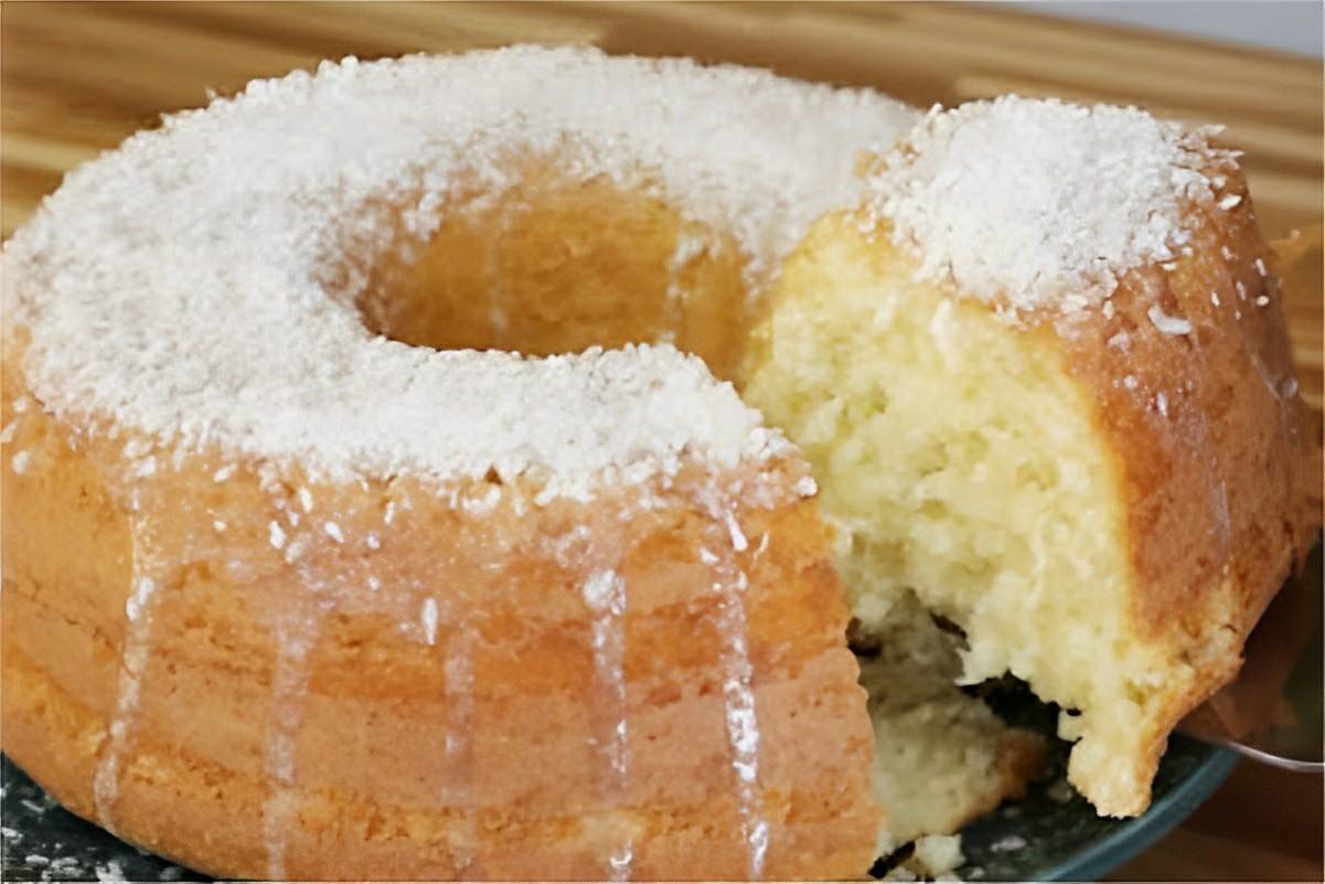Bolo de coco da vovó um bolo simples e delicioso perfeito para o seu café da manhã ou lanche