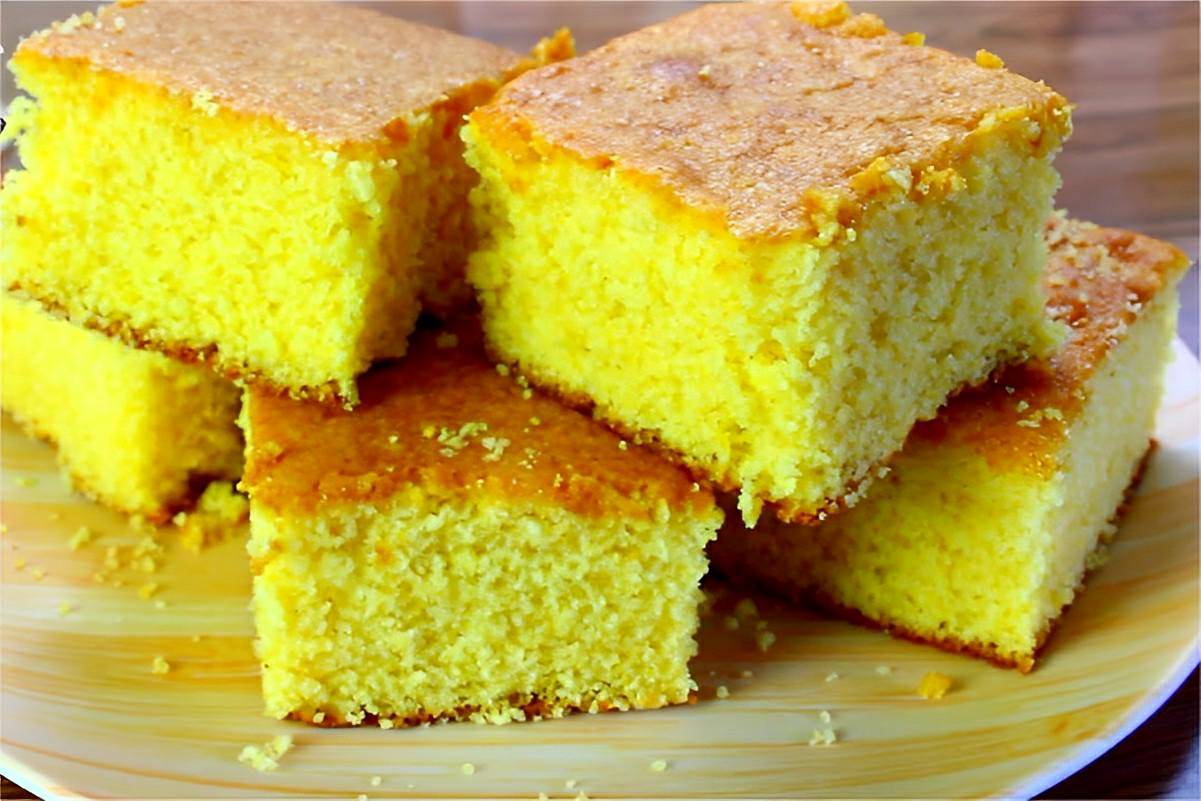 Bolo de fubá da vovó um bolo da fazenda delicioso perfeito para comer com café ou chá