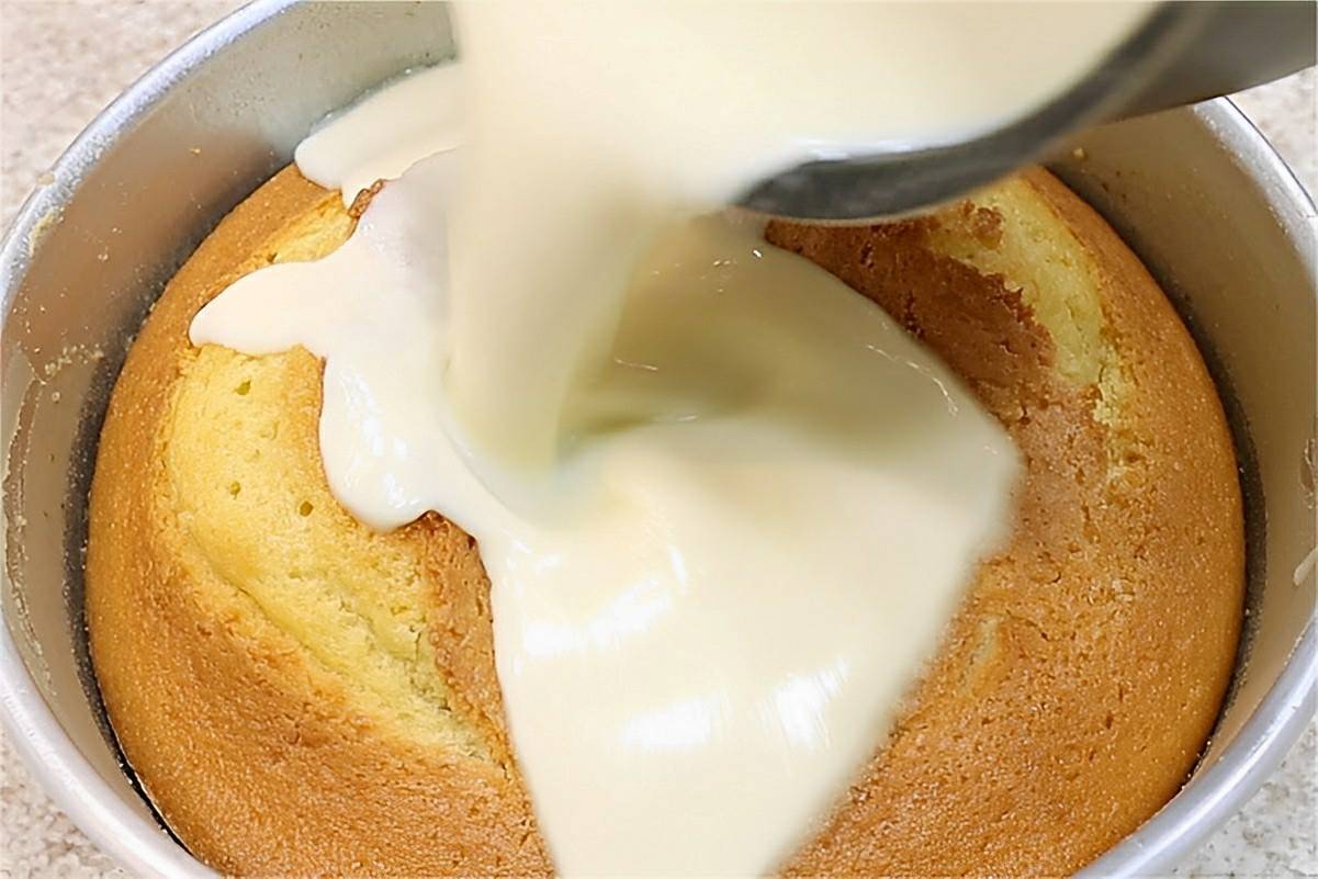 Bolo de Leite Ninho um bolo simples da vovó com cobertura e calda deliciosa