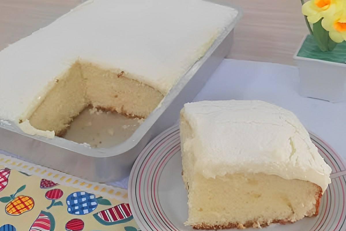 Bolo de leite ninho de liquidificador com cobertura de brigadeiro de leite ninho uma delícia