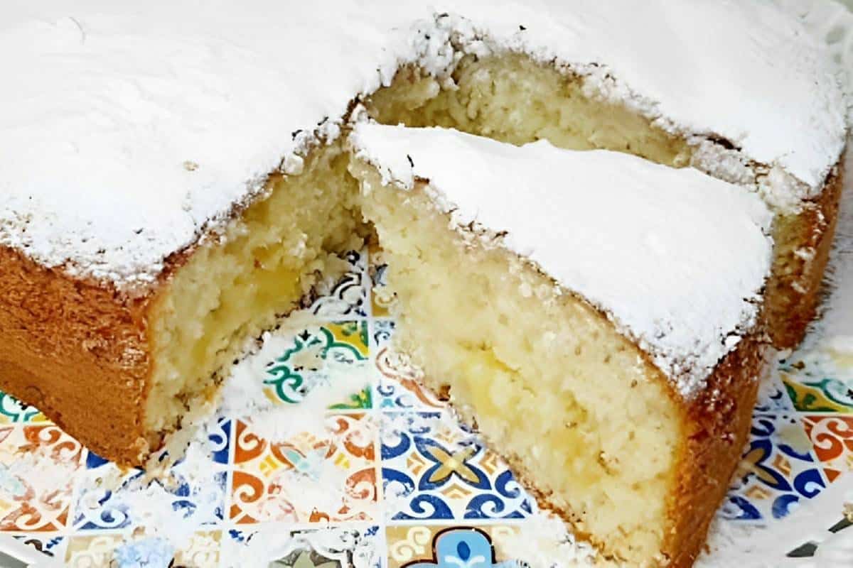 Bolo de maçã em pedaços fica uma delícia perfeito para o café da manhã ou lanche da tarde