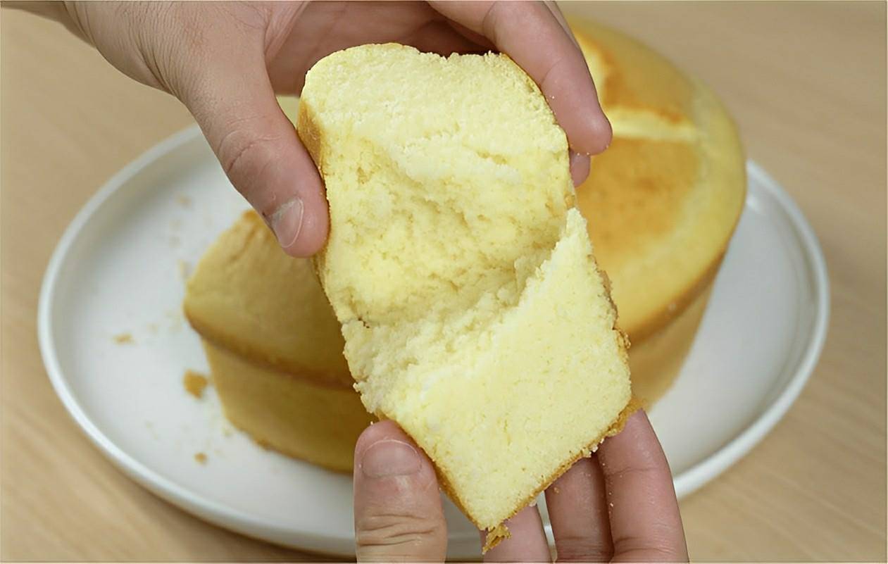 Bolo de maisena que derrete na boca uma delícia para servir com chá ou café