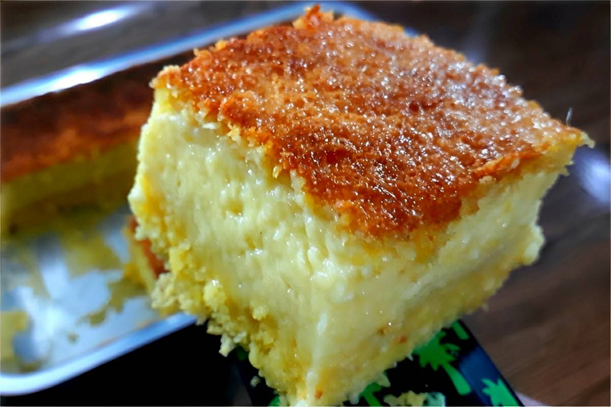 Bolo de milho cremoso já sai do forno recheado é só bater os ingredientes e levar ao forno