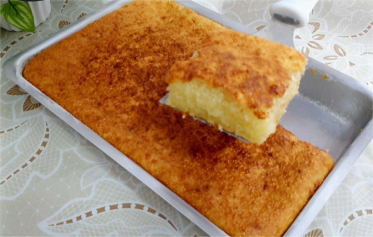 Bolo de tapioca granulada assado no forno um sabor surreal para a hora do lanche ou café