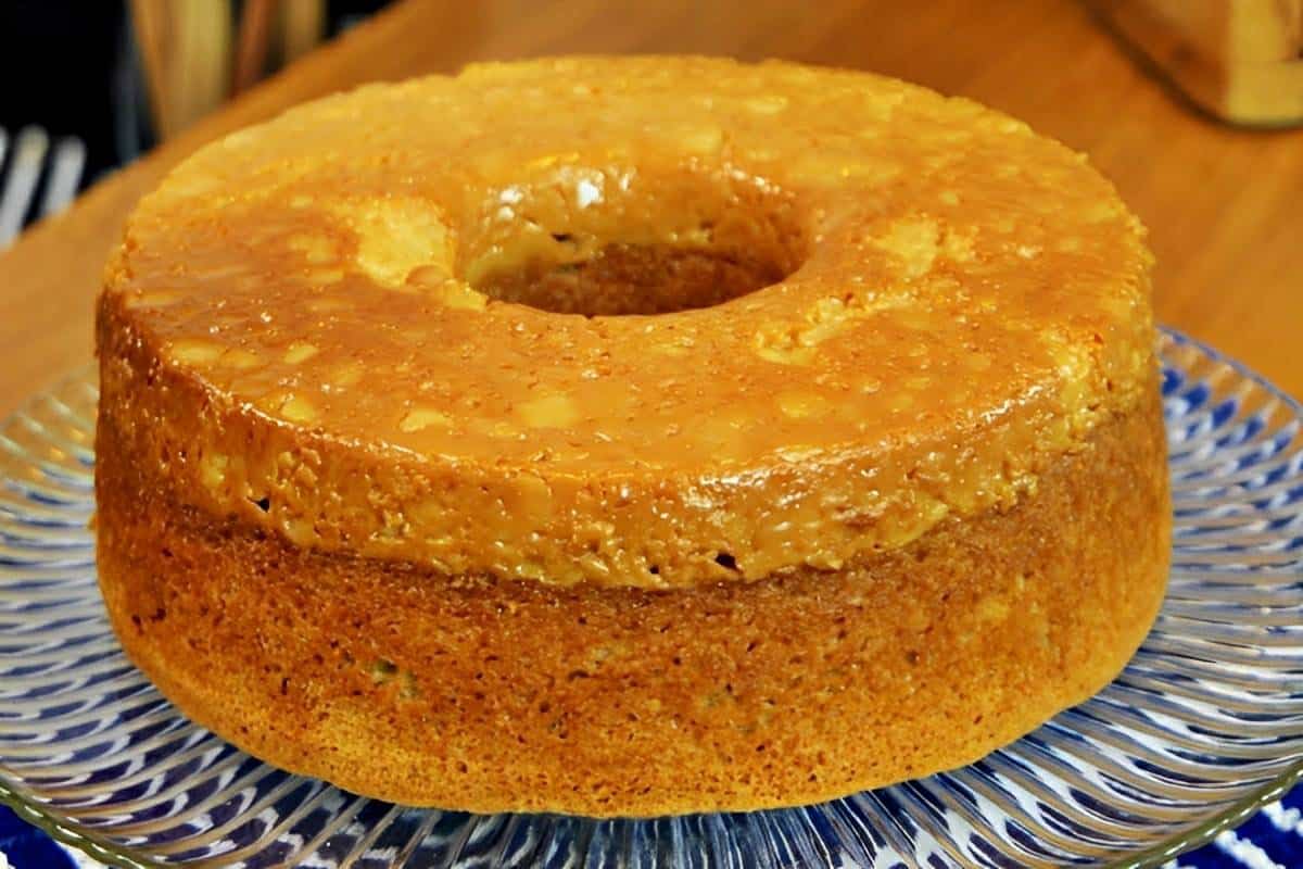 Bolo invertido de leite condensado ou bolo churros delicioso fofinho e muito fácil de fazer