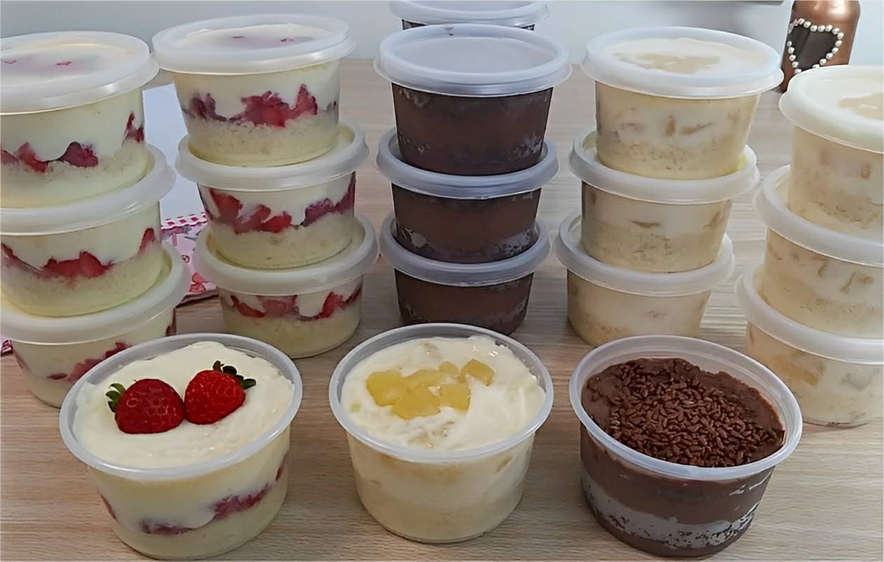 3 sabores de bolo no pote para fazer e vender morango chocolate e abacaxi