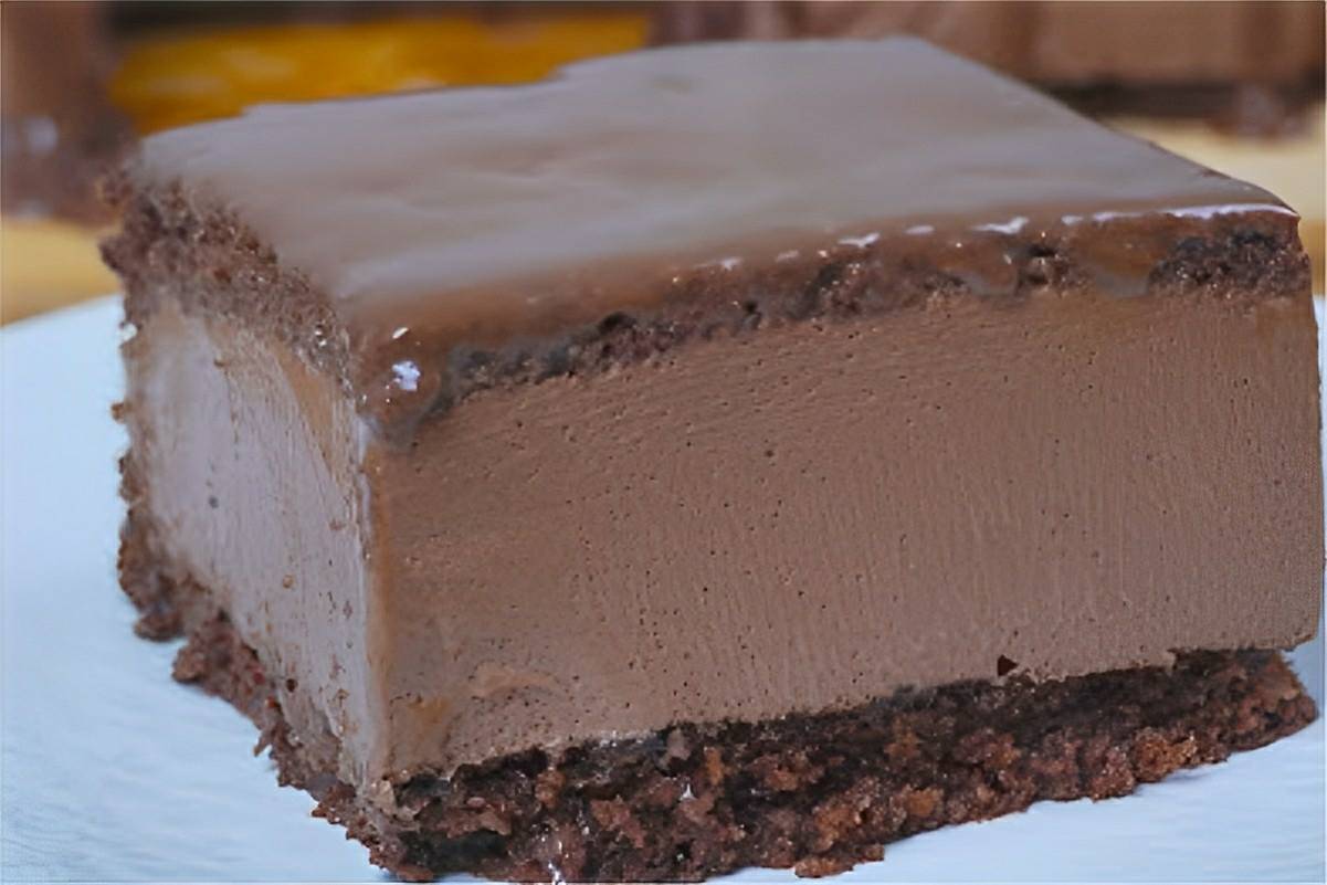 Bolo nuvem de chocolate um bolo que é puro mousse de chocolate que derrete na boca