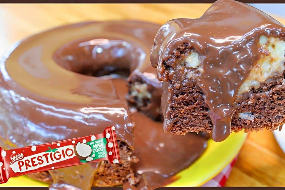 Bolo prestígio muito fácil ele já sai do forno recheado é só cobrir e comer