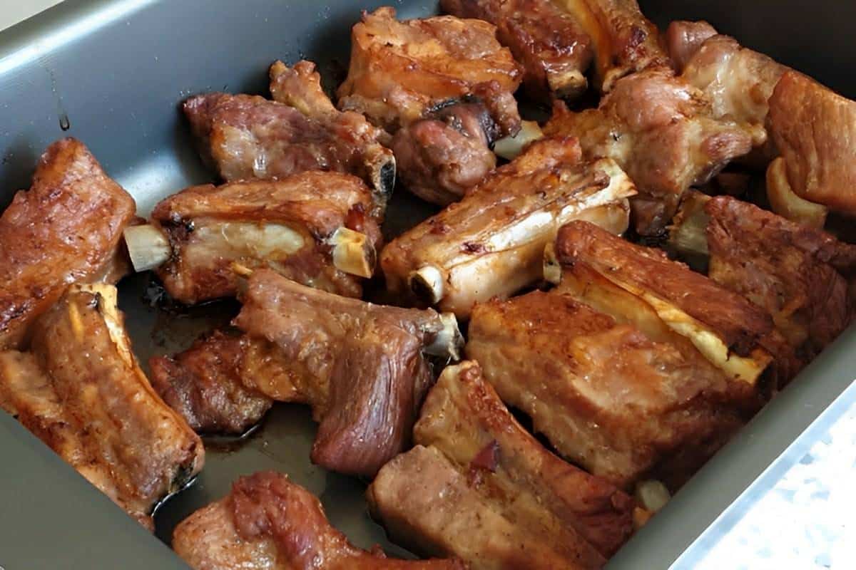 Costelinha de porco assada no forno em apenas 15 minutos muito macia e saborosa