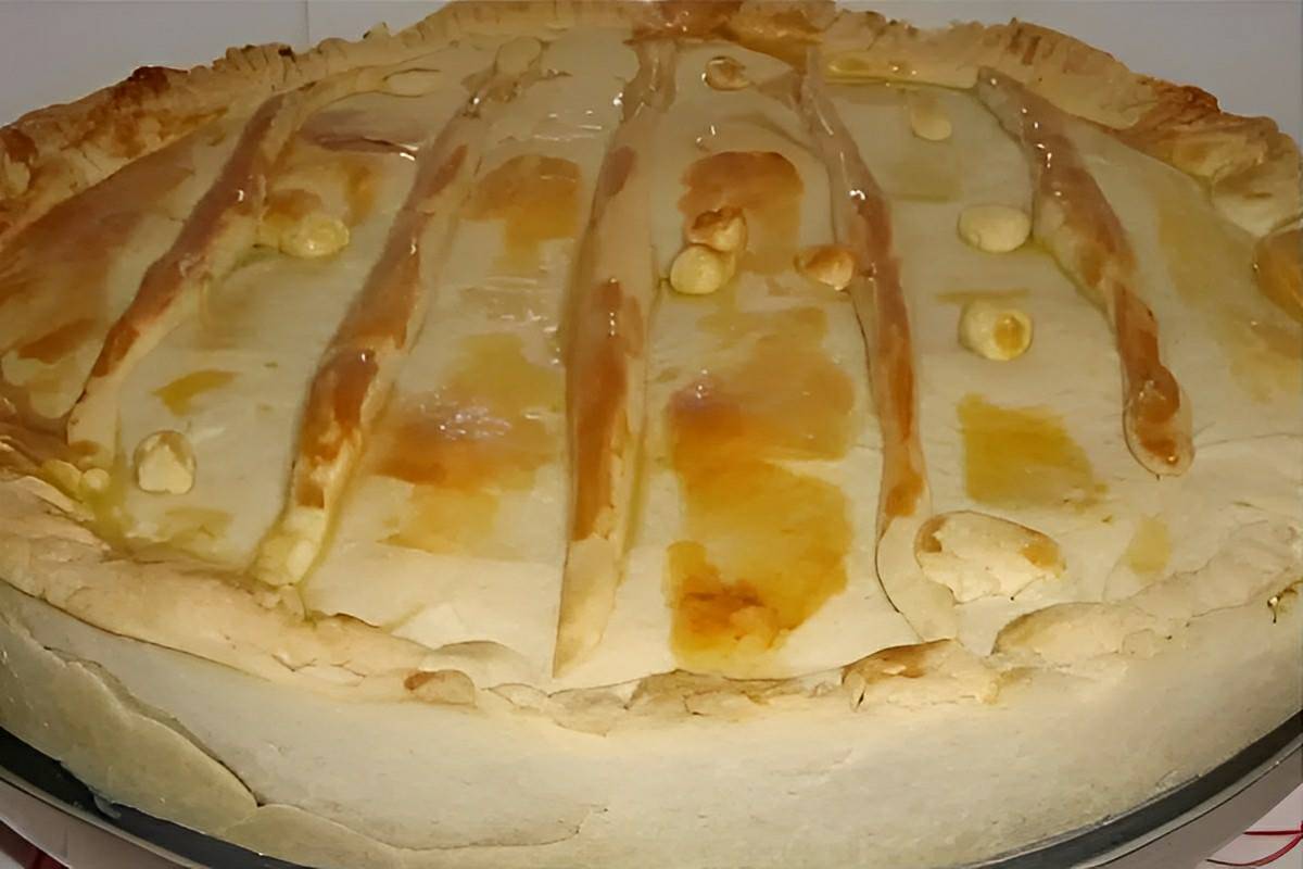 Empadão de frango com massa de 3 ingredientes e recheio de frango com catupiry uma delícia