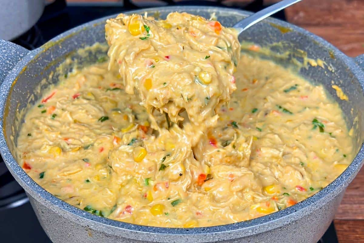 Fricassé de frango diferente delicioso e muito cremoso para servir no almoço ou jantar