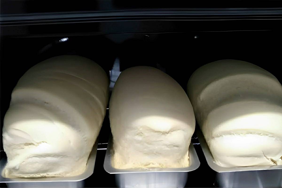 Pão caseiro com massa leve e fofinha que desmancha na boca perfeito para o lanche ou café
