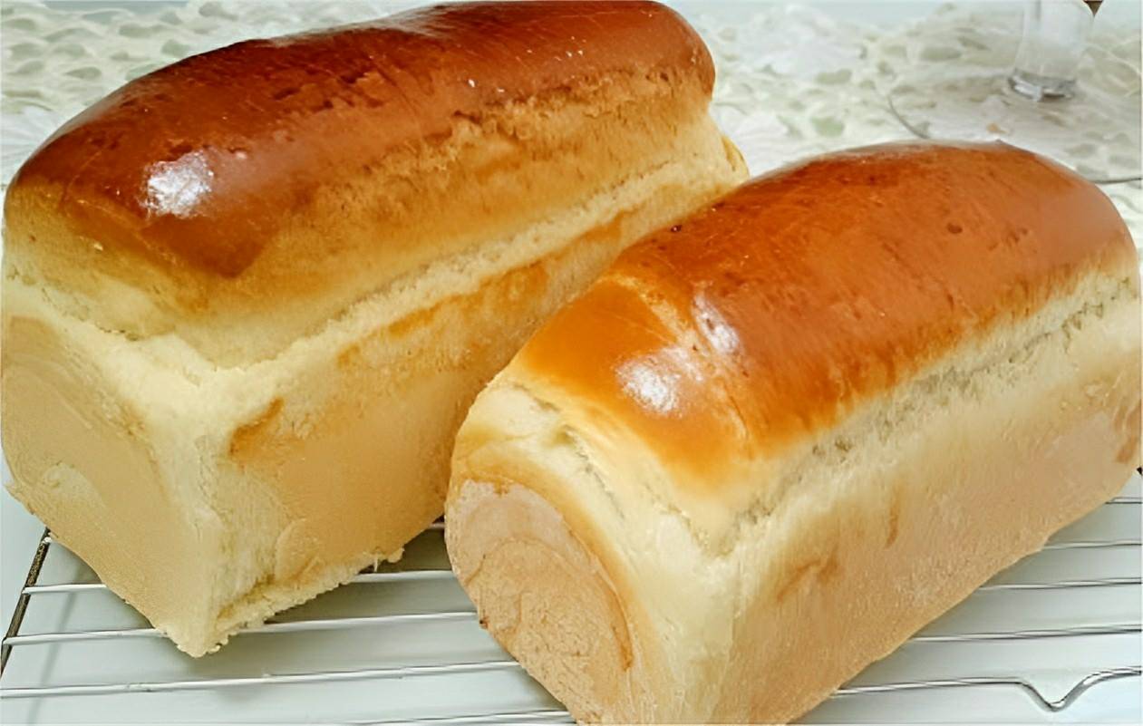 Pão caseiro econômico e fácil de fazer para servir no lanche ou café uma delícia