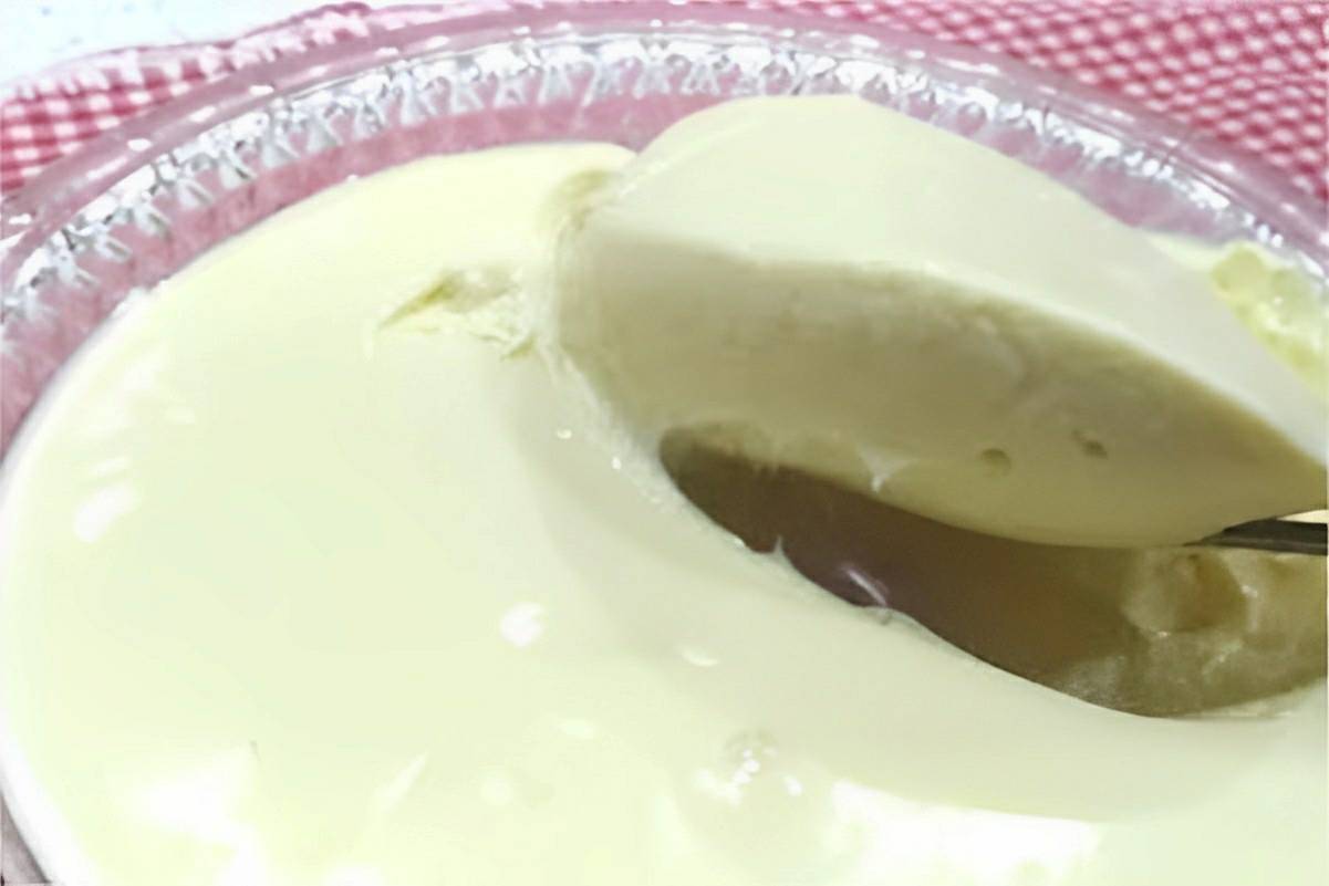 Sobremesa de liquidificador muito fácil é só bater os ingredientes e levar pra geladeira